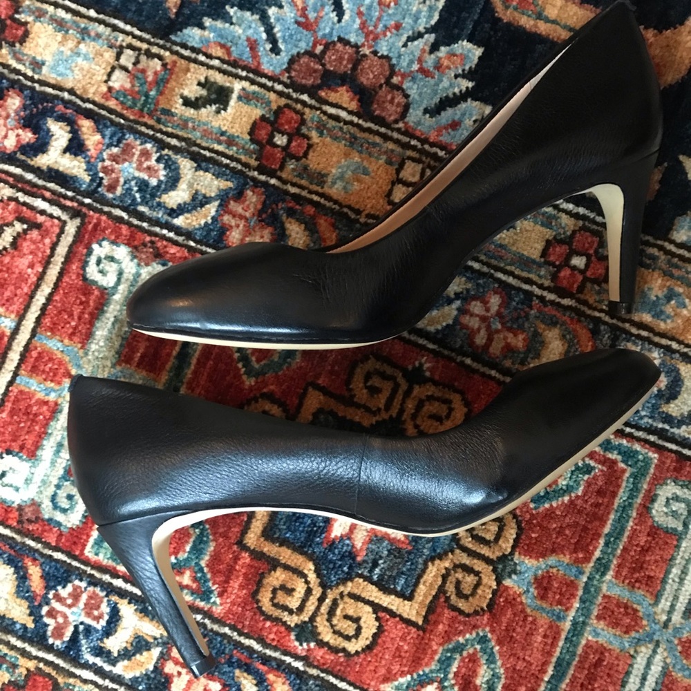 NWOT Banana Republic classic pumps